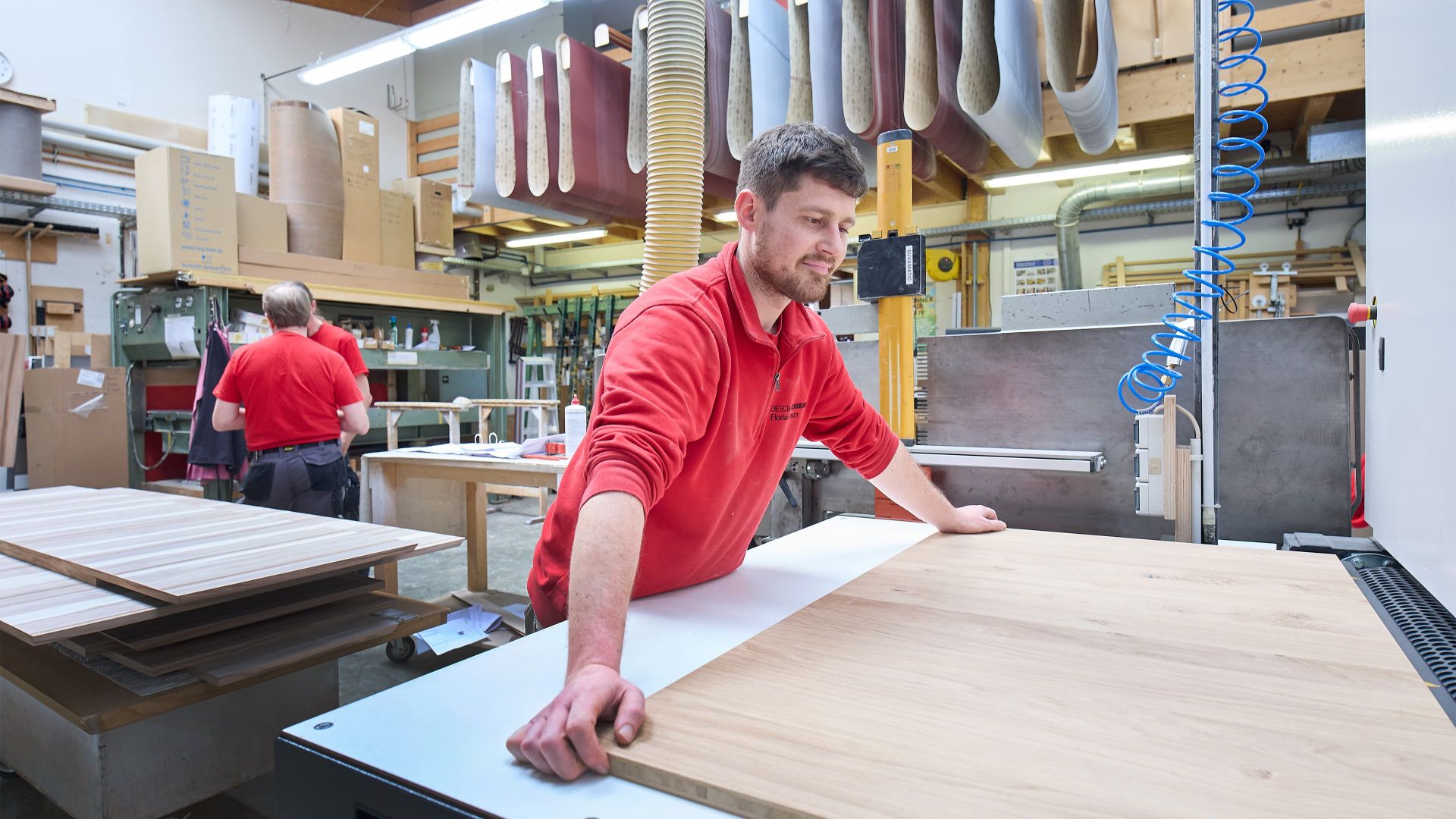 Schreinerei mit Herzblut Leidenschaftliches Handwerk für individuelle Innenausbauten